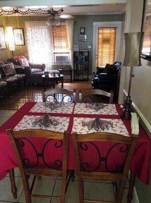 Dining - Steve & Katie Riley Guest House, Breaux Bridge, 2 Bd, 1.5 Ba. Welcome! Sleeps 6 (Breaux Bridge)