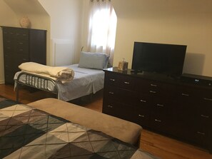 4 bedrooms, desk, iron/ironing board, travel crib