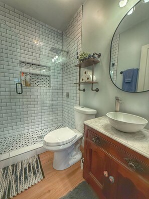 Combined shower/tub, hair dryer, towels, soap