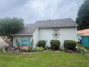 Exterior - A park-like oasis (Kent)