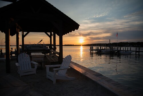 Middle of Dewey ,On the Bay, Close to the Beach 