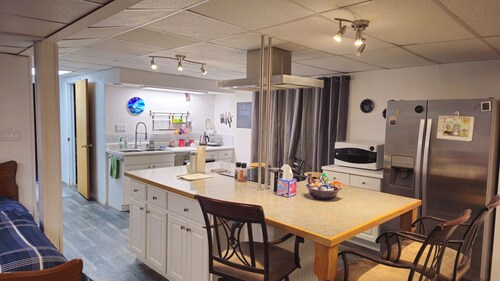 900 sq ft 1 bedroom Apt with views, FREE EV charging, free off street parking