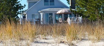 Bayfront Cottage with Spectacular Views