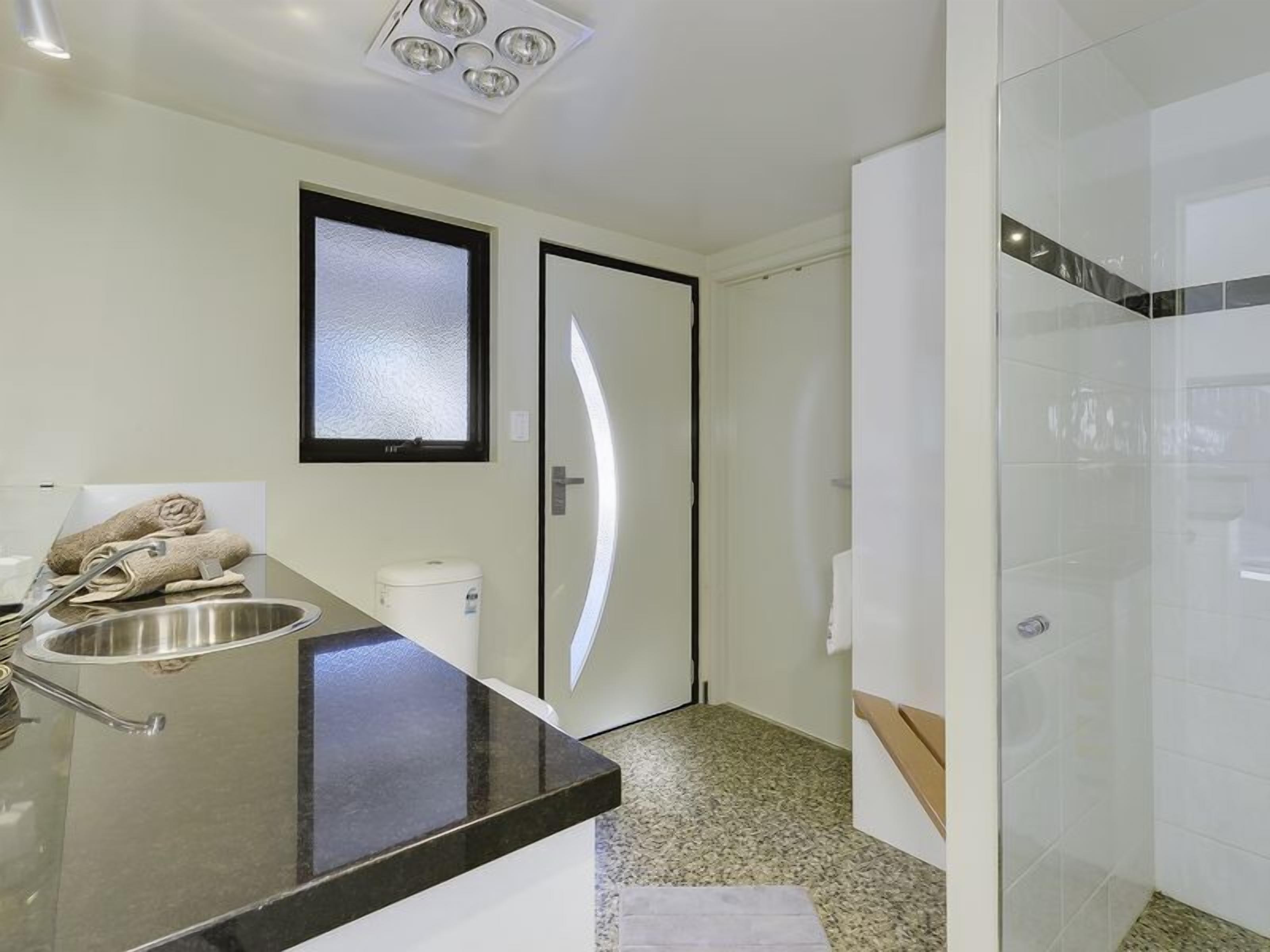 Park Beach Retreat - Ideal for couples — image 6