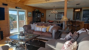 Smart TV, fireplace, DVD player, books - Colorado Rocky Mountains at Really Blessed Cabin (Cripple Creek)