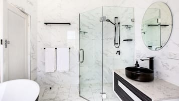 Combined shower/bathtub, hair dryer, towels, soap
