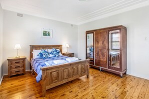 4 quartos, ferros/tábuas de passar roupa, Wi-Fi de cortesia