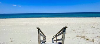 Waterfront Home W Central A / C sulla baia di Cape Cod
