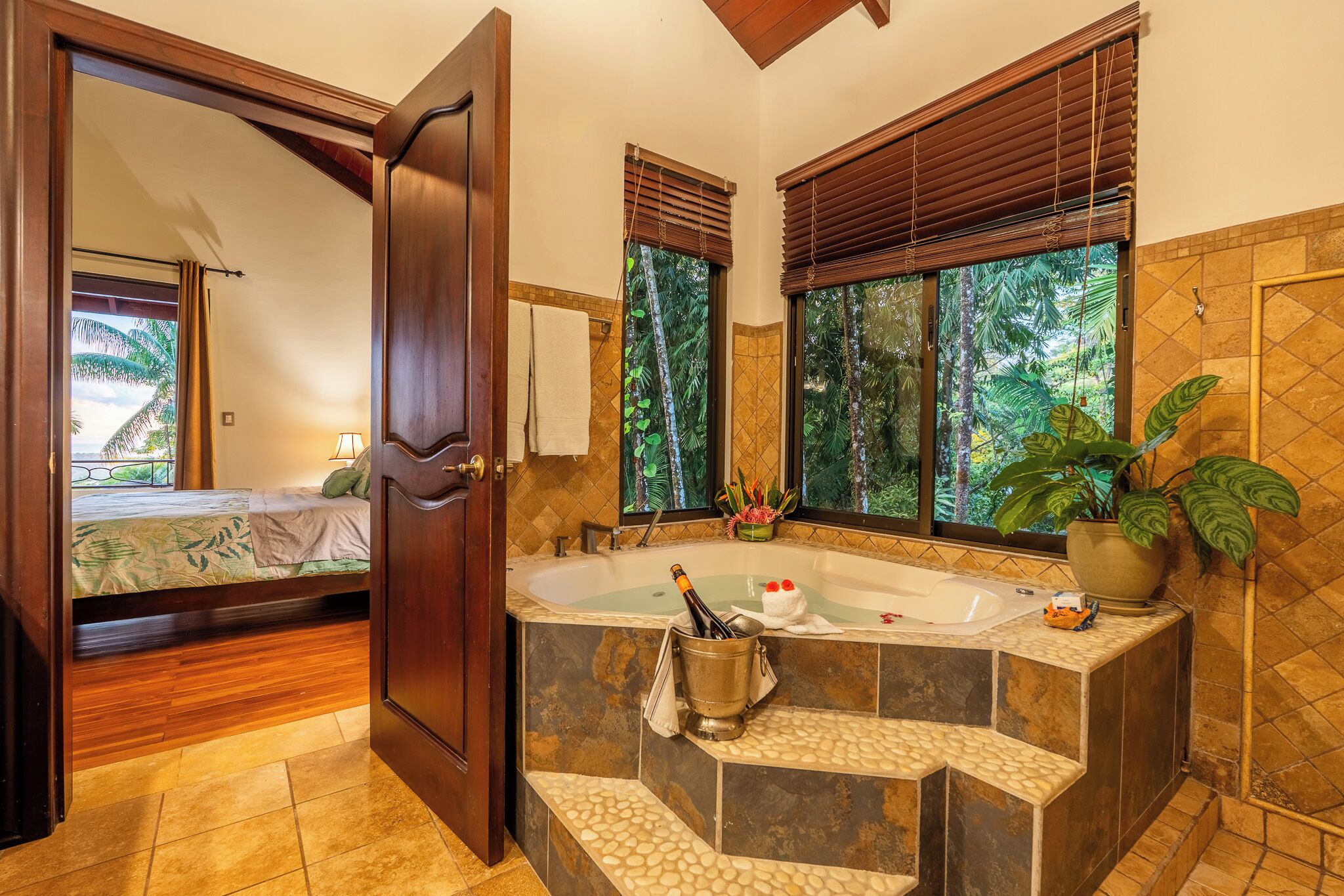 4 chambres, bureau, fer et planche à repasser, Wi-Fi gratuit