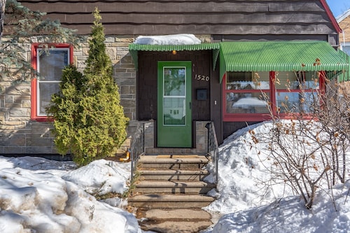 Beautiful Beach House & Cottage on Park Point, Short Beach Walk To Canal Park