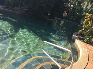 Piscine extérieure, piscine chauffée