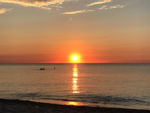 Amazing Lake Views, Beach Access, Hot Tub, Fire Pit, Screened Porch & Game Room