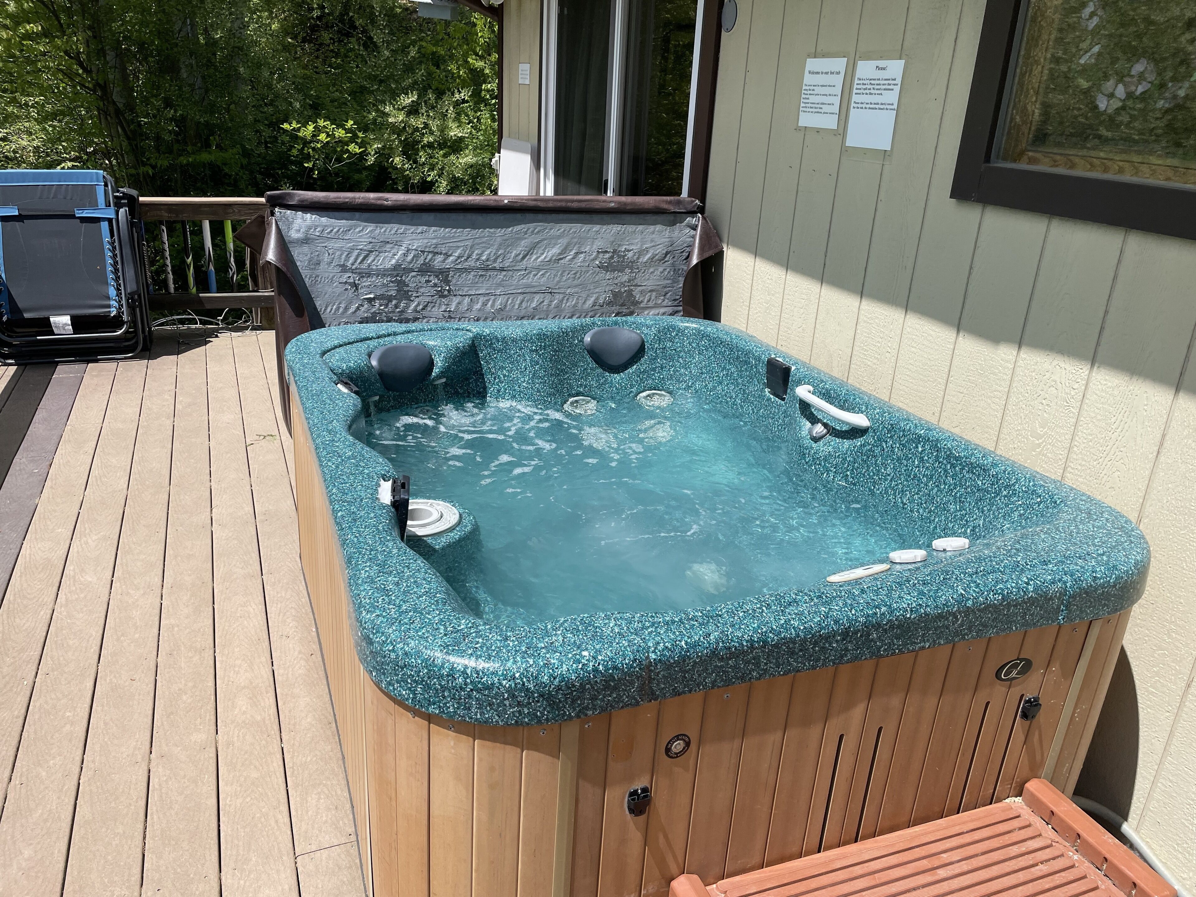 Outdoor spa tub
