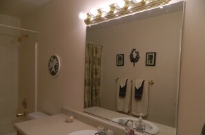 Hair dryer, towels, soap, shampoo - Gateway to Zion - Sleeps 8! (Hurricane)