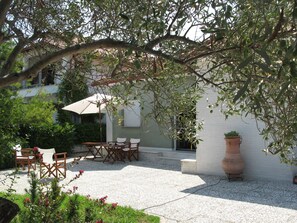 屋外ダイニングエリア