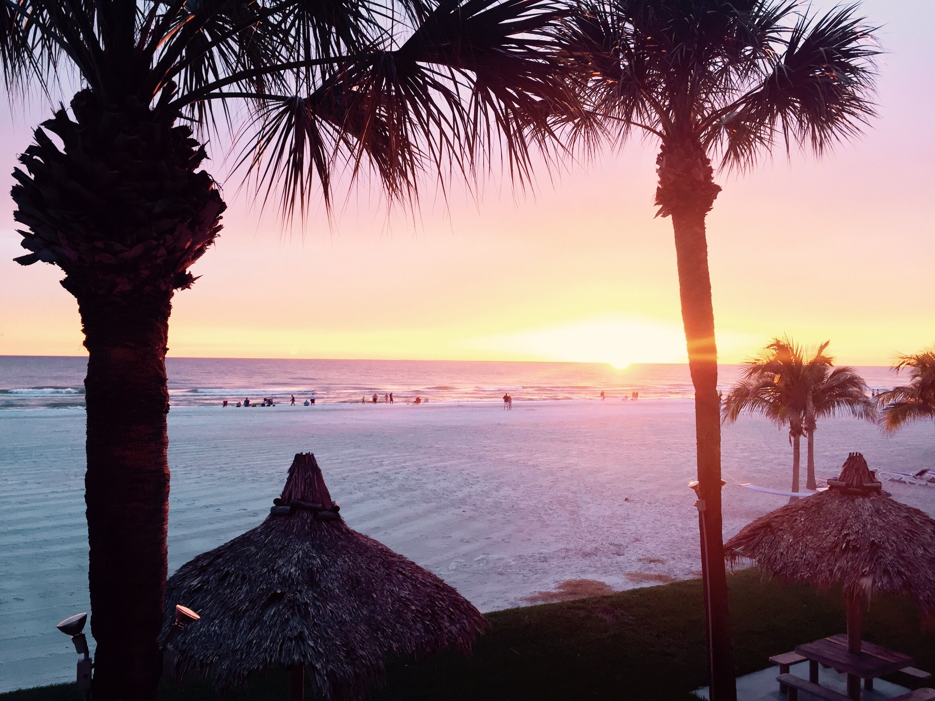 Plage, chaises longues, serviettes de plage