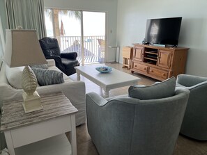 Smart-TV, DVD-Player, Bücher, Videothek