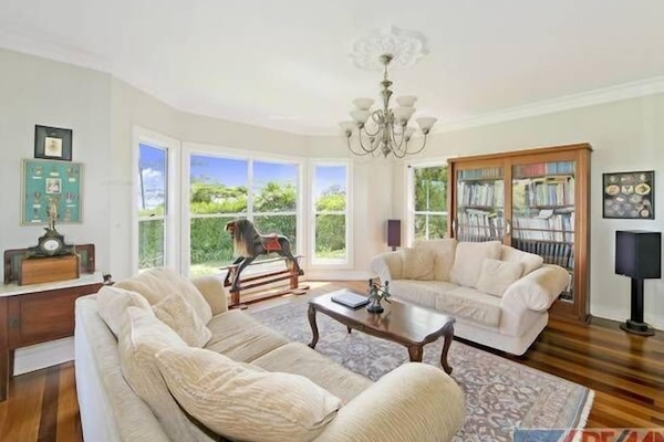 Smart TV, chimenea, videojuegos y reproductor de DVD