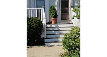 Spacious Condo In Cranston/Providence Line - 2 Bed