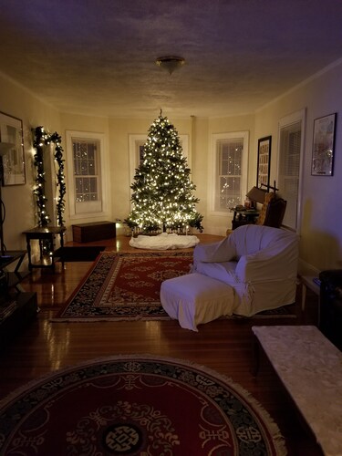 Spacious Condo In Cranston/Providence Line - 2 Bed