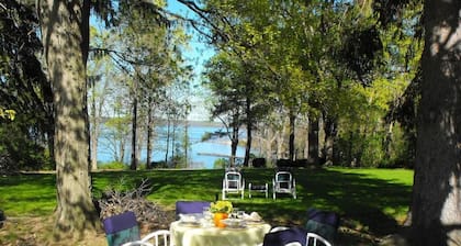 Wildflower-Seneca Lake-Water View-Hot Tub-Wine Trail - Pets, Steps to Lake-Acre of Privacy