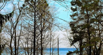 Romantique lac Seneca vin Trail Getaway / Hot Tub / Animaux acceptés
