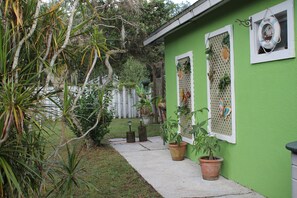 Property grounds -  Country  Cottage Home (Bradenton)