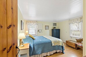 3 bedrooms, iron/ironing board, WiFi - Steps to Cooks Brook Beach! A/C, Heat, Wifi, Outdoor Shower, Gas Grill (Eastham)