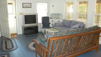 Smart-tv, dvd-afspiller, bøger