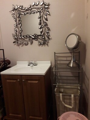 Interior - Clifton By The Sea Bungalow-2 Miles from Kemah Boardwalk- Dog Friendly Only (Bacliff)