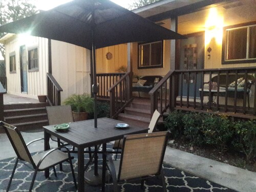 Clifton By The Sea Bungalow-2 Miles from Kemah Boardwalk Dog Friendly