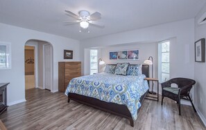 3 slaapkamers, een strijkplank/strijkijzer, reisbedje, gratis wifi