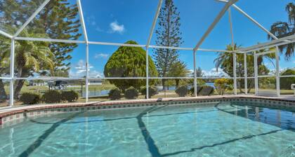 LUXURY WATERFRONT! WARM PRIVATE POOL! MIN TO BEACHES! WIFI! GRILL! BABY SUPPLIES