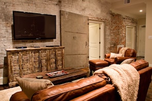 Smart TV, DVD player - Nola Vacation French Quarter Destinations (New Orleans)