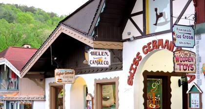 * Erikoishinnat syksyllä * Keskusta * RokuTV * 2KingB * Ilmainen Wi-Fi **