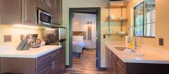 Rustic/Modern Suite 10 in Oak Creek Canyon - Close to Slide Rock State Park