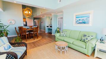 Een smart-tv, een dvd-speler en tafelvoetbal