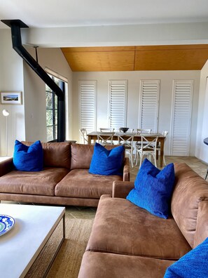 Flat-screen TV, fireplace, DVD player, stereo