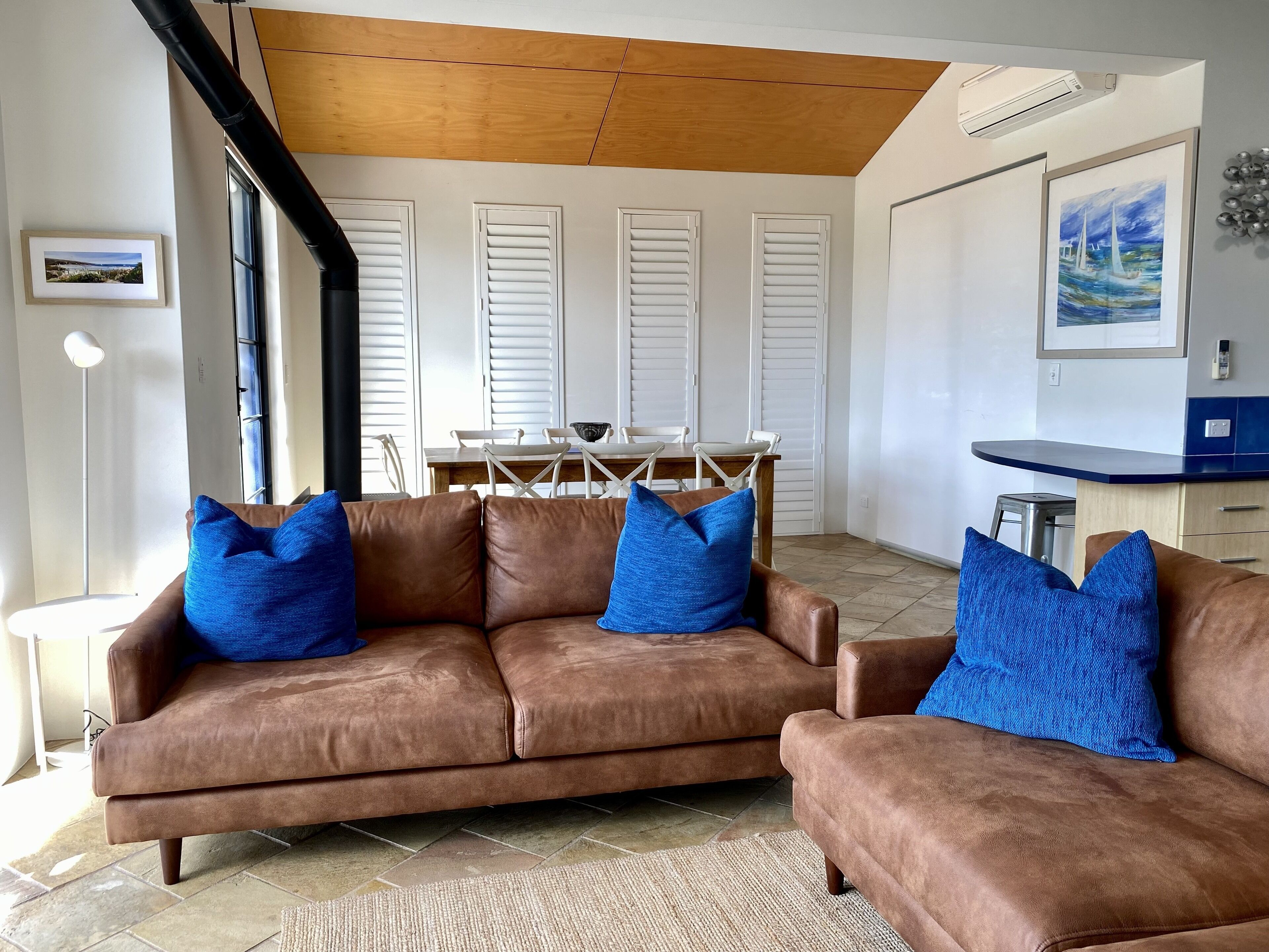 Panoramic Bay Views - Pet friendly & only a  5 minute stroll to town — image 17