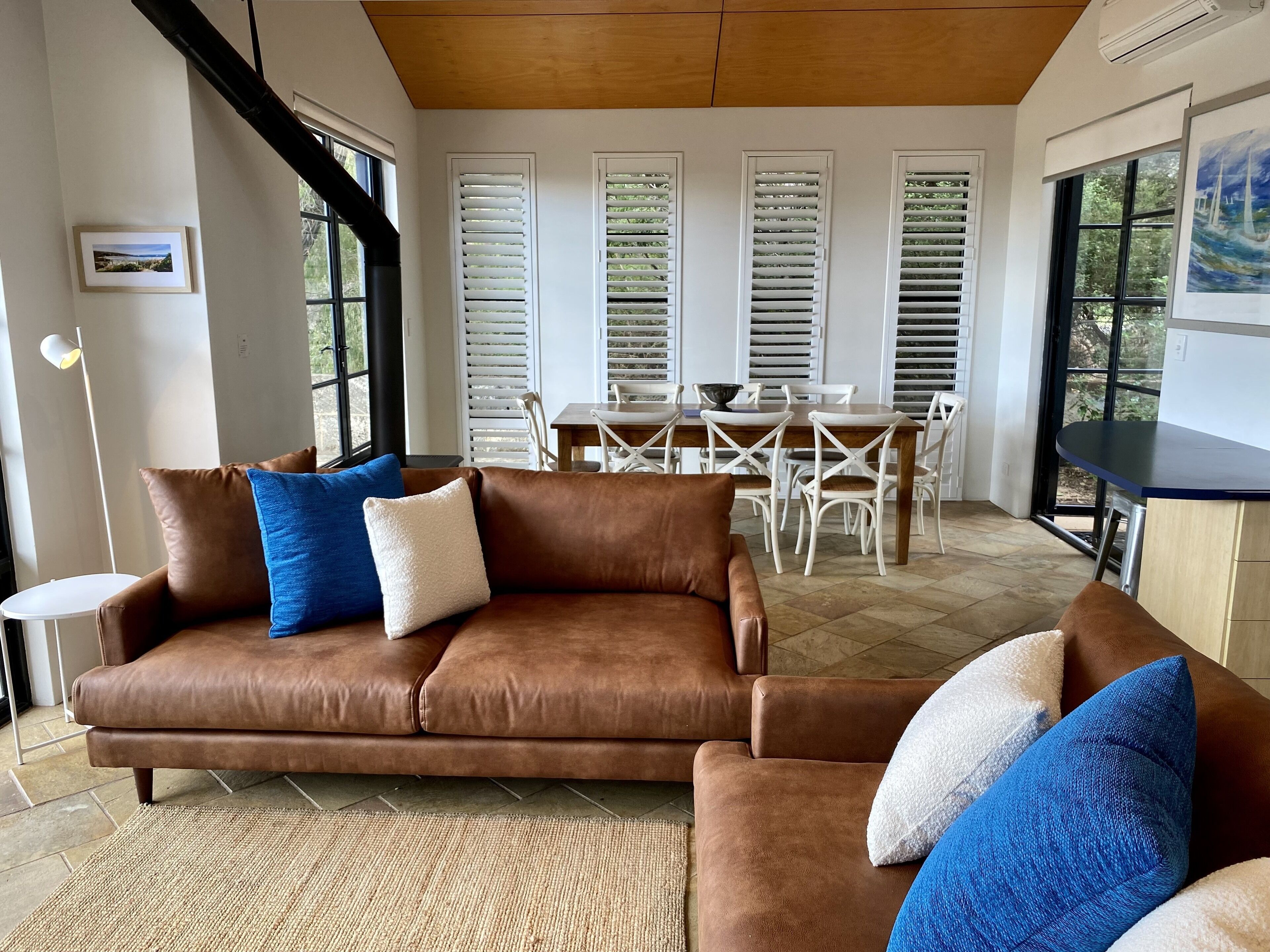 Panoramic Bay Views - Pet friendly & only a  5 minute stroll to town — image 6