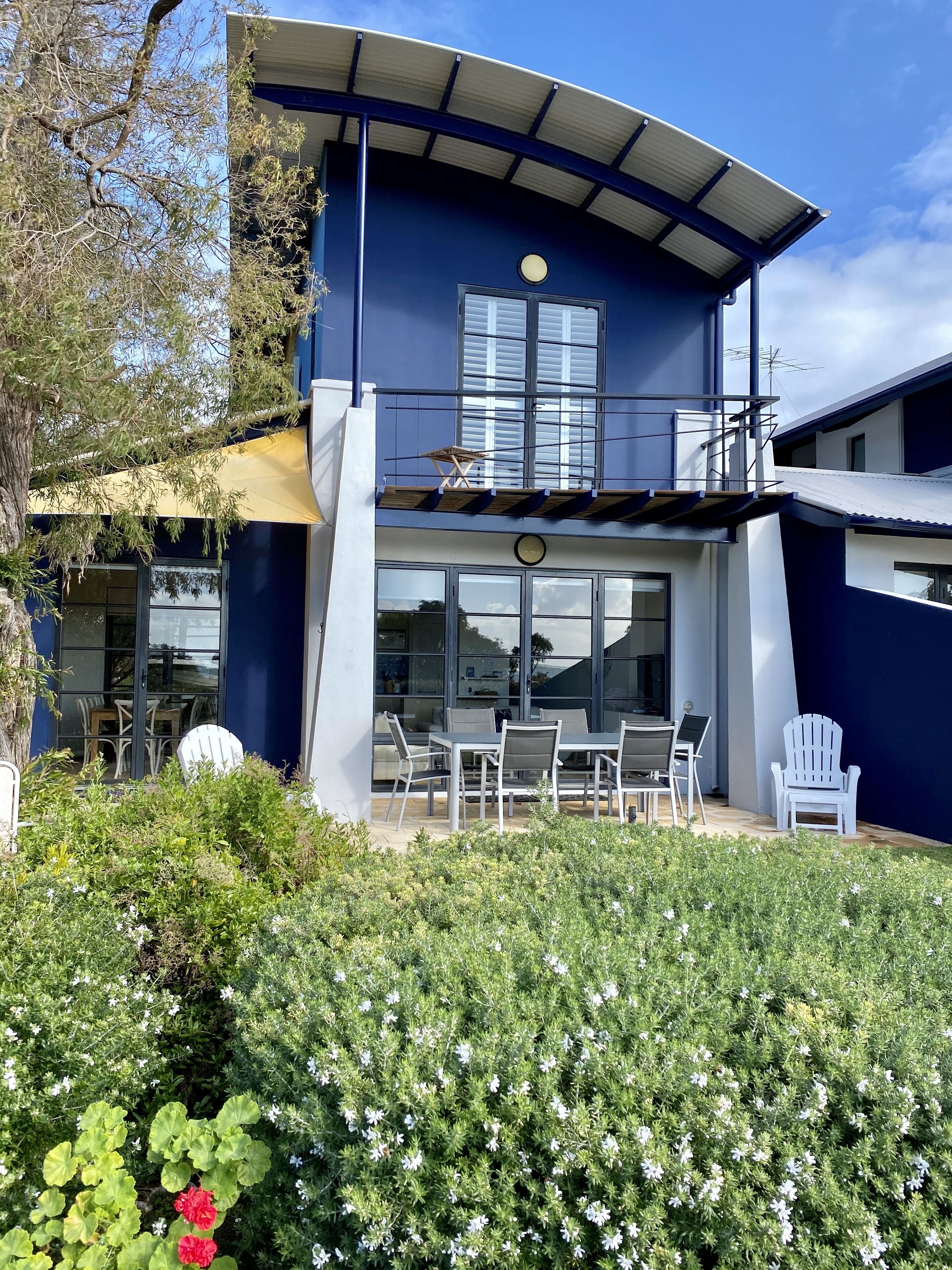 Panoramic Bay Views - Pet friendly & only a  5 minute stroll to town — image 22