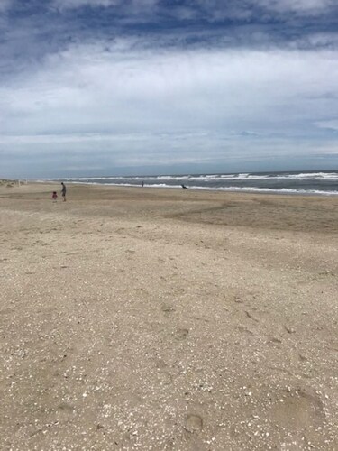 Great Water Views in quiet pet-friendly location facing lighthouse. Large Yard