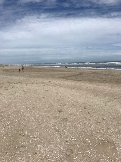 Great Water Views in quiet pet-friendly location facing lighthouse. Large Yard