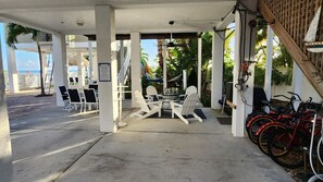 Outdoor dining - Oceanside home, dock,kayaks,bikes,pool,fishing,109 (Cudjoe Key)