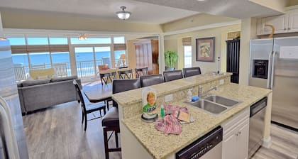 Riesige 5 Schlafzimmer Eigentumswohnung am Meer, riesiger Balkon, herrliche Aussicht, 3 Pools, Whirlpool!