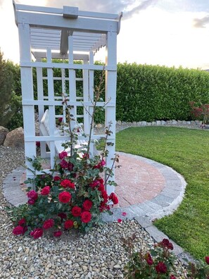 Property grounds - Country home with a view of green fields (New Ross)