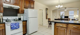 Ny oppføring !! Nylig innredet leilighet, I-10 West / Beltway 8, 4 bedrm 2 bad, 77080