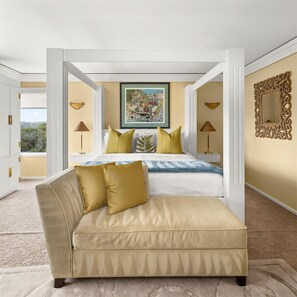 3 bedrooms, desk, iron/ironing board, travel crib