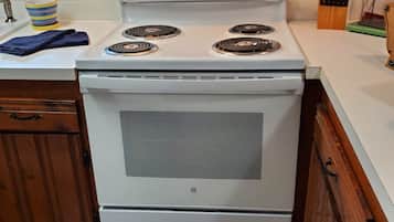 冰箱、微波炉、烤箱、炉灶