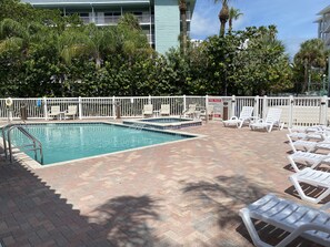 Een verwarmd zwembad